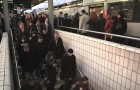 A la descente, sur un quai de la gare de Lyon Part-Dieu, lors de l’arrivée d’un TER en provenance de Saint-Etienne