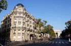 L'avenue Marceau à Paris, à proximité de l'Arc de triomphe, dans un quartier devenu symbole d'une capitale aux demeures inhabitées