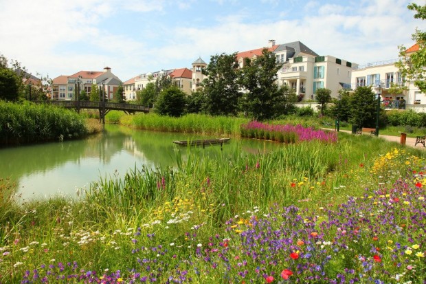 Vue du parc aménagé au coeur de la cité-jardin du Pressis Robinson.