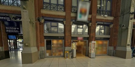 Le Relay disparaitra pour élargir l'entrée de la gare place des Buisses (crédits: gare360)