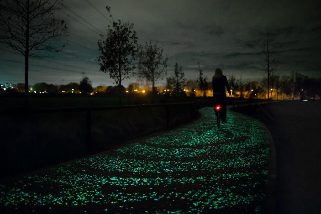 Une Piste Cyclable Phosphorescente aux Pays-Bas - Studio Roosegaarde