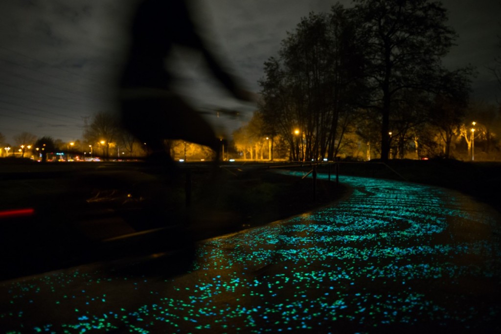 Une Piste Cyclable Phosphorescente aux Pays-Bas - Studio Roosegaarde