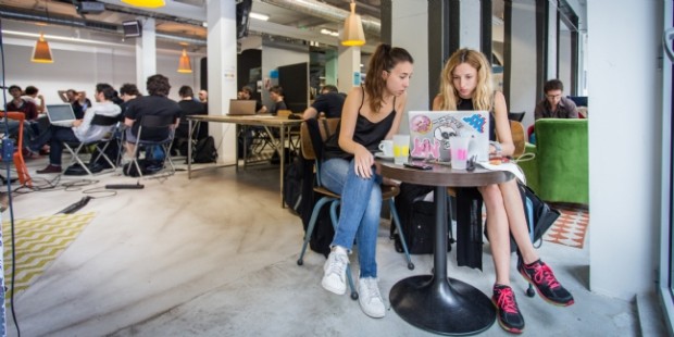 L'accélérateur de start-up le NUMA à Paris / © lemonde