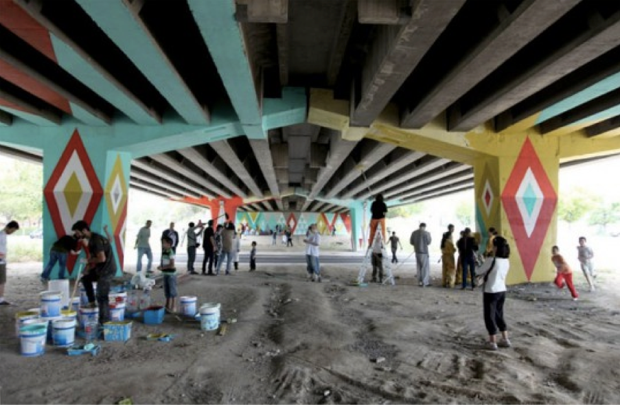 Autobarrios San Cristóbal (Basurama). Habitants du quartier San Cristóbal à Madrid requalifiant un espace sous un pont