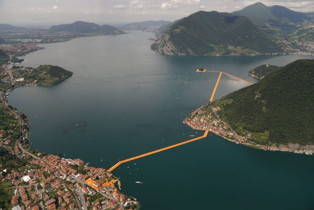 The Floating Bridge - Les Ponts Flottants / © Christo et Jeanne-Claude