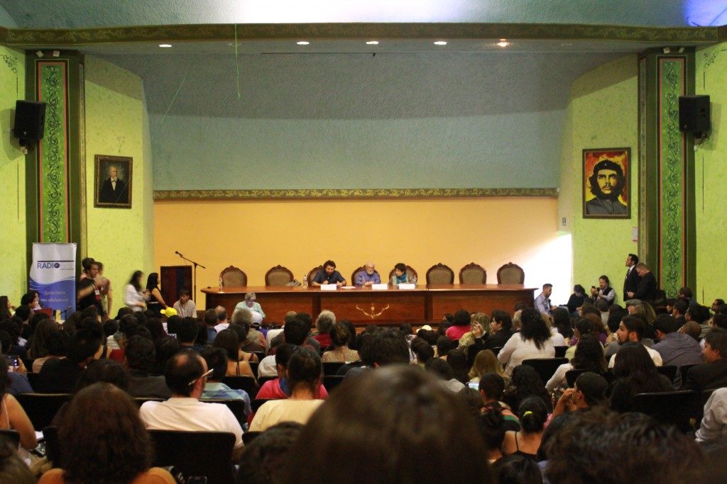 Conférence de David Harvey au forum de résistance à Habitat III, faculté de jurisprudence, Université Centrale de l’Équateur, 20.10.2016.